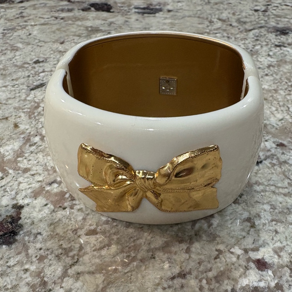 Lisi Lerch Bangle Elegant White/Cream Gold Bow Breaclet Coquette